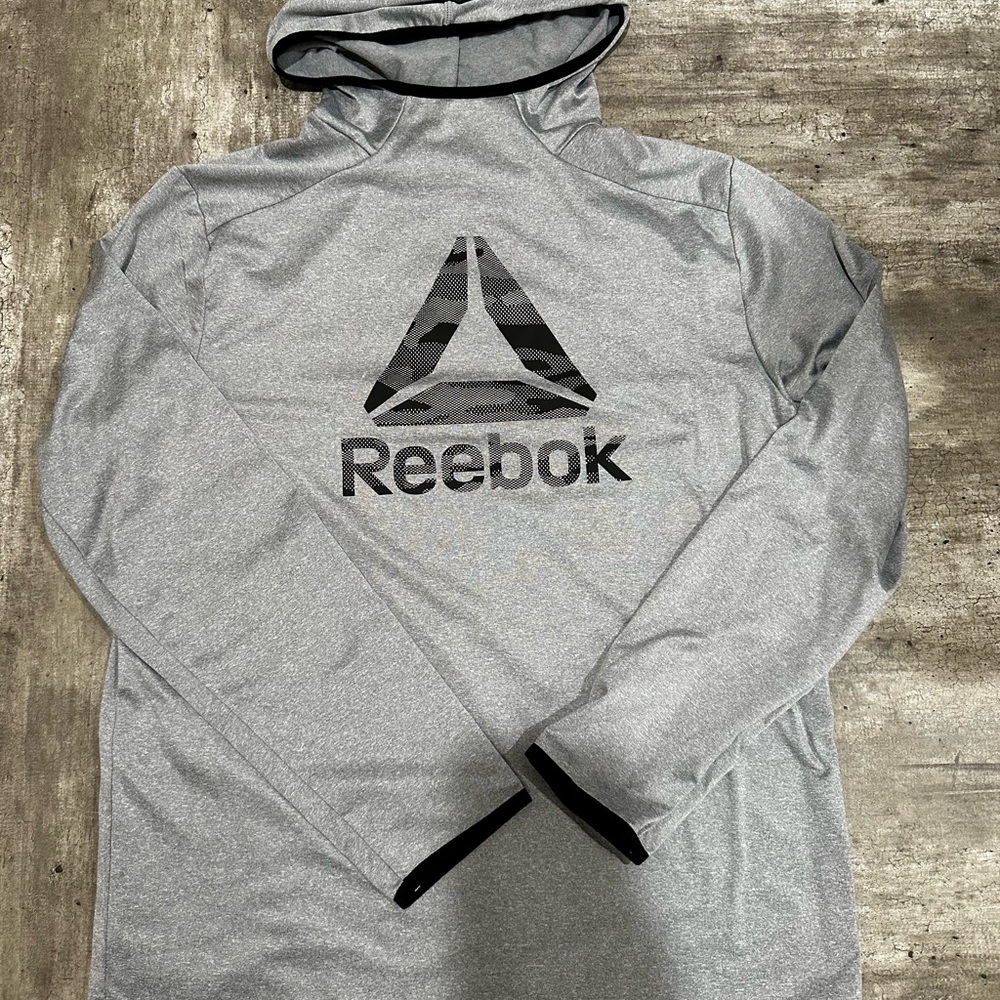 Reebok hoddie size M